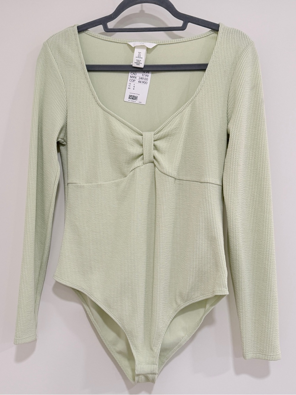 H&M Ribbed Long Sleeve Bodysuit Light Green Scoop Neck Stretch Women’s L NWT